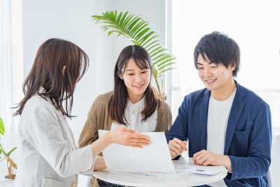 最善の解決方法をご提案している様子